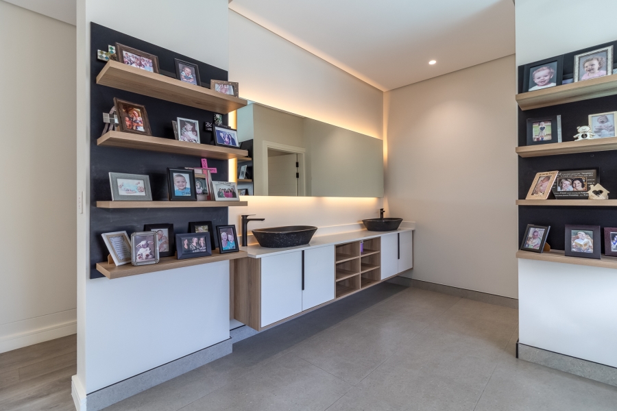 6 Bedroom Property for Sale in Pearl Valley at Val de Vie Western Cape